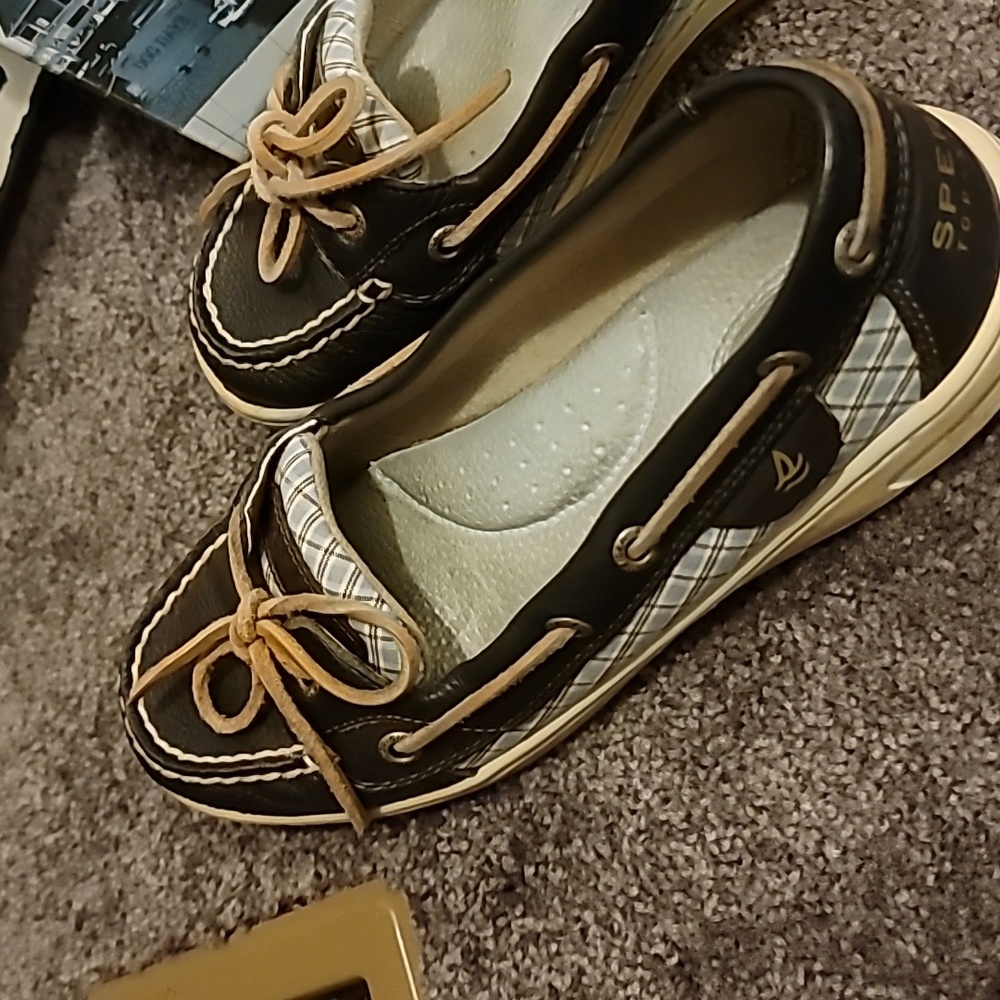 Shoes - Picture 2 of 3